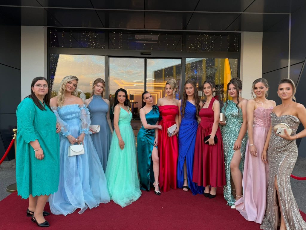 Mladost, ljepota i glamur: 250 naših maturanata proslavilo završetak važnog životnog poglavlja! Mladost, ljepota i glamur: 250 naših maturanata proslavilo završetak važnog životnog poglavlja!