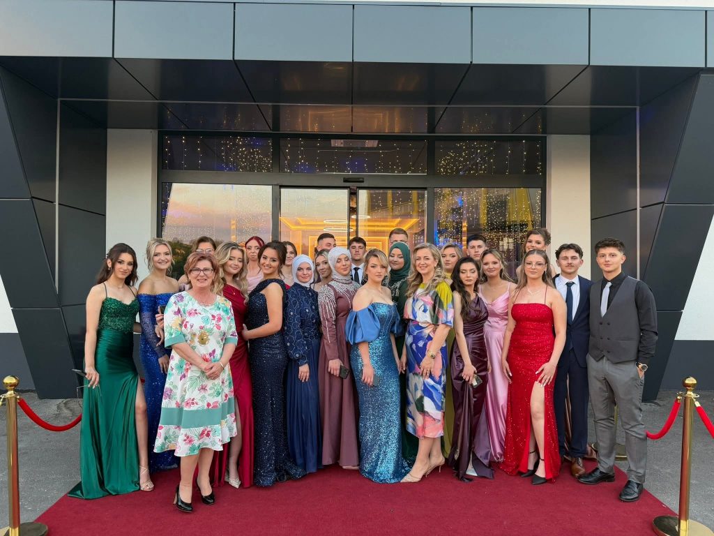 Mladost, ljepota i glamur: 250 naših maturanata proslavilo završetak važnog životnog poglavlja! Mladost, ljepota i glamur: 250 naših maturanata proslavilo završetak važnog životnog poglavlja!