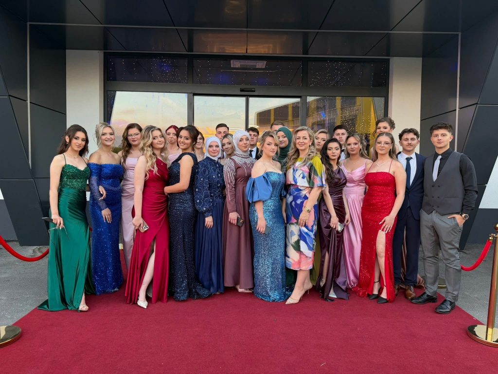 Mladost, ljepota i glamur: 250 naših maturanata proslavilo završetak važnog životnog poglavlja! Mladost, ljepota i glamur: 250 naših maturanata proslavilo završetak važnog životnog poglavlja!