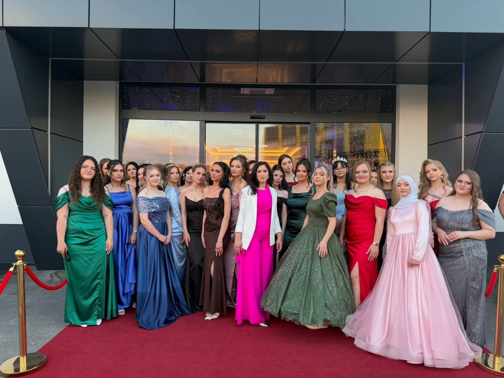 Mladost, ljepota i glamur: 250 naših maturanata proslavilo završetak važnog životnog poglavlja! Mladost, ljepota i glamur: 250 naših maturanata proslavilo završetak važnog životnog poglavlja!