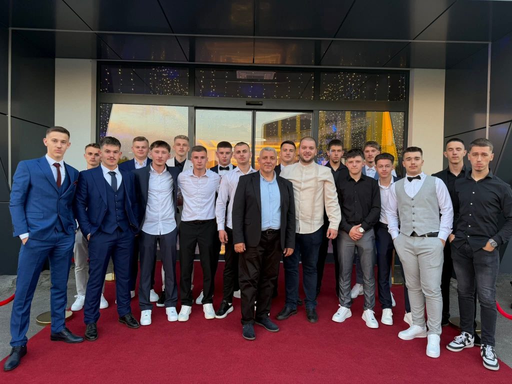 Mladost, ljepota i glamur: 250 naših maturanata proslavilo završetak važnog životnog poglavlja! Mladost, ljepota i glamur: 250 naših maturanata proslavilo završetak važnog životnog poglavlja!