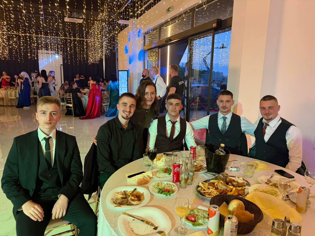 Mladost, ljepota i glamur: 250 naših maturanata proslavilo završetak važnog životnog poglavlja! Mladost, ljepota i glamur: 250 naših maturanata proslavilo završetak važnog životnog poglavlja!