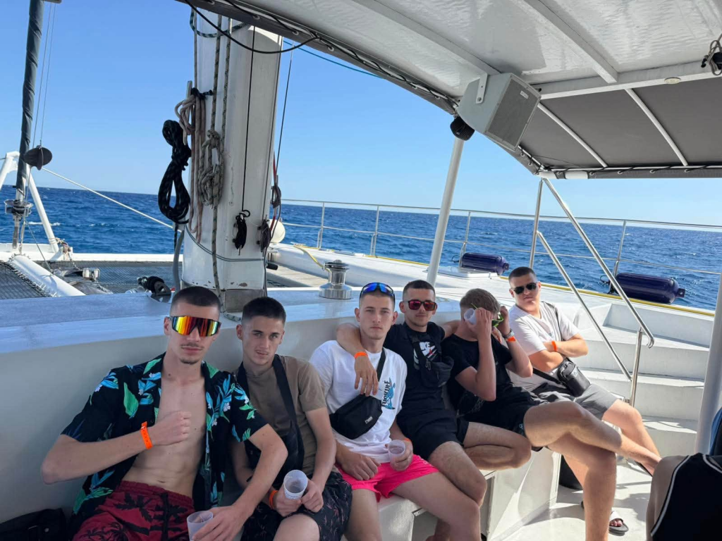 Prvi dan u Španiji: Sunce, kupanje, katamarani i vrhunski provod u klubu Tropics!!