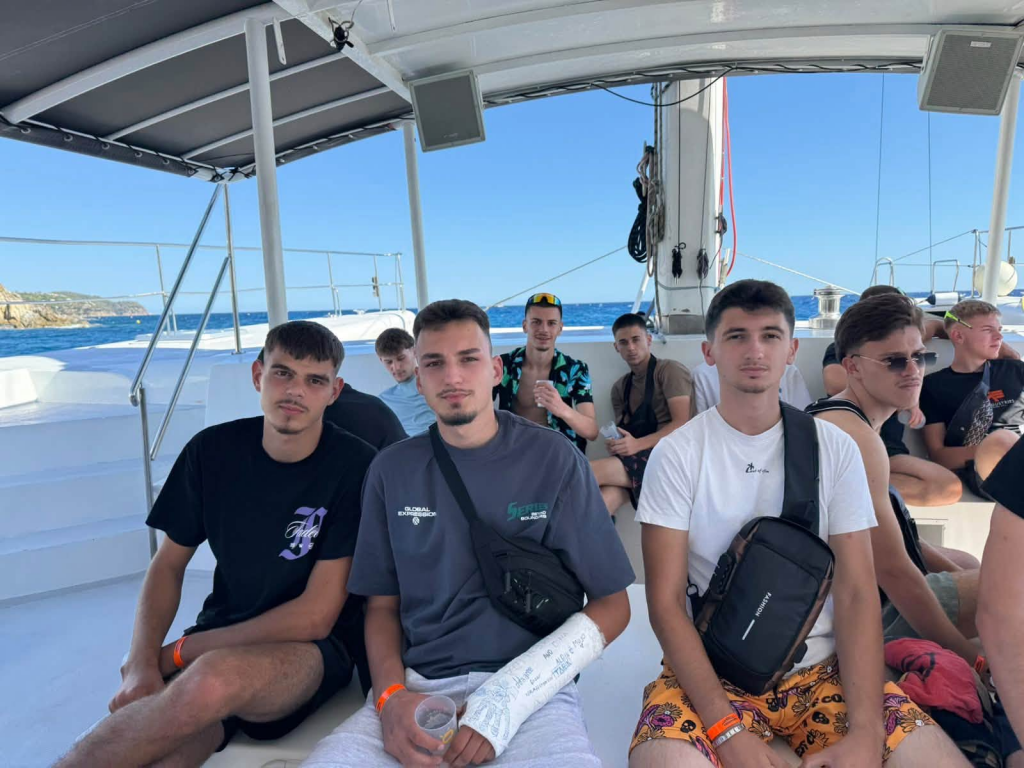 Prvi dan u Španiji: Sunce, kupanje, katamarani i vrhunski provod u klubu Tropics!!