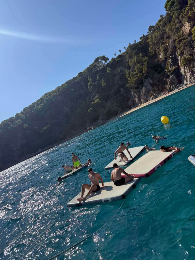 Prvi dan u Španiji: Sunce, kupanje, katamarani i vrhunski provod u klubu Tropics!!